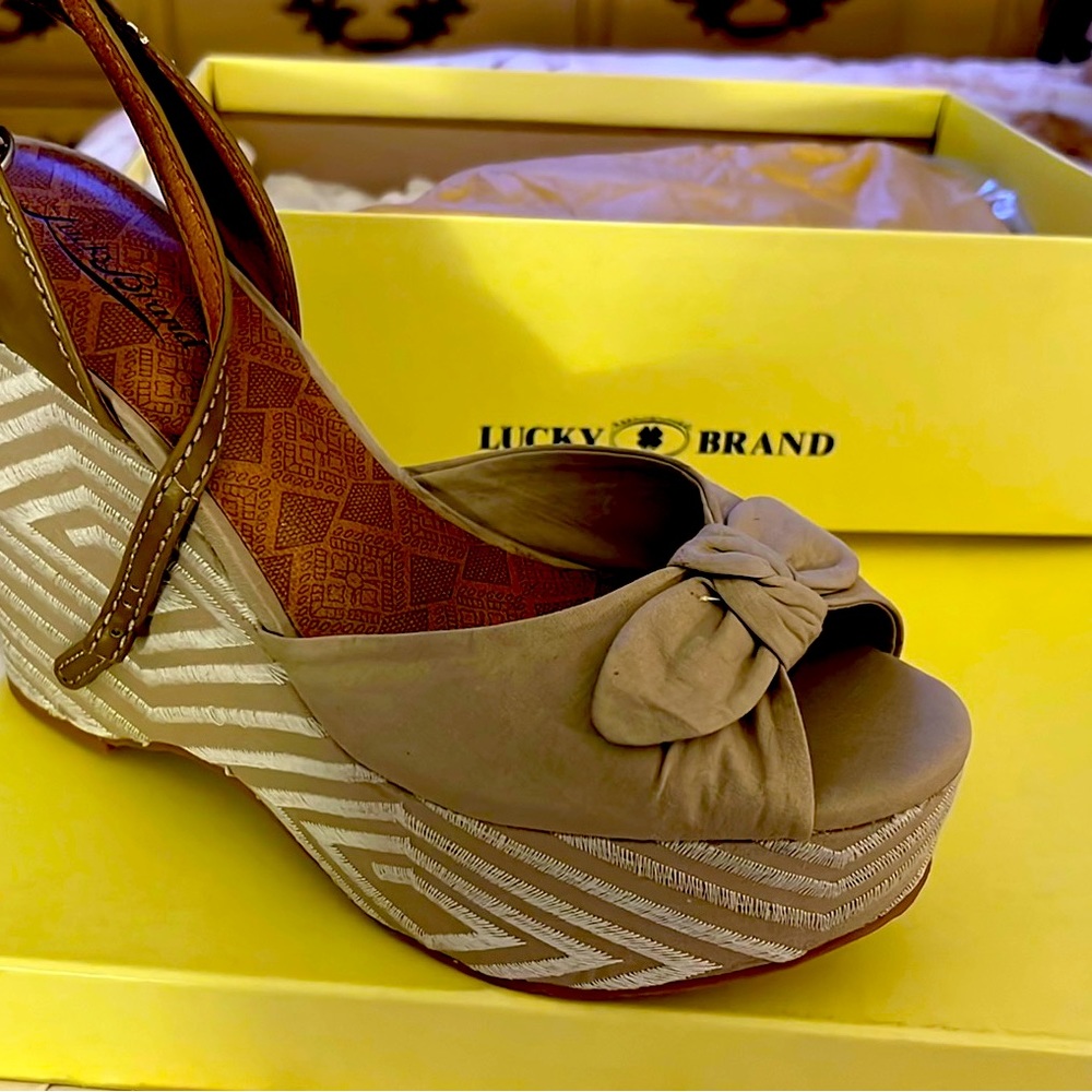 LUCKY BRAND Chinchilla Light Canvas Striped Ankle Strap Espadrilles Size 9 BNIB